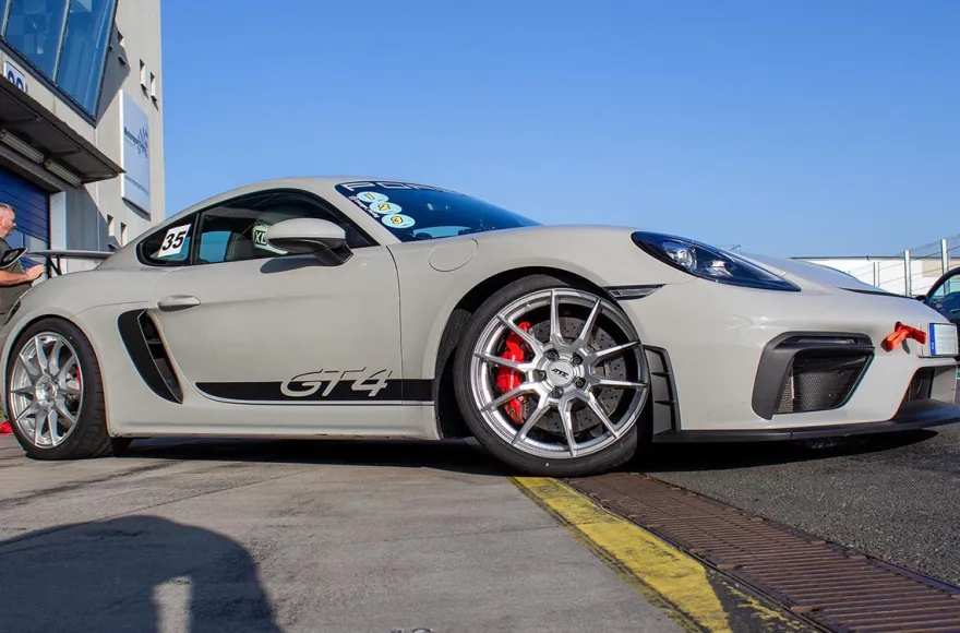 Renntaxi Porsche GT4 fahren Bad Driburg (1,5 Std.)