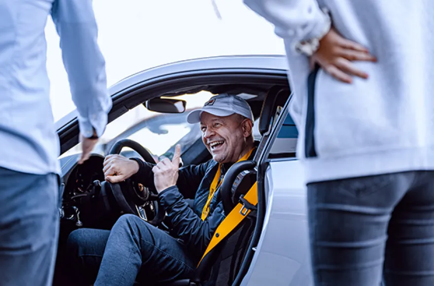 Rennwagen selber fahren (4 Autos, je 2 Runden)