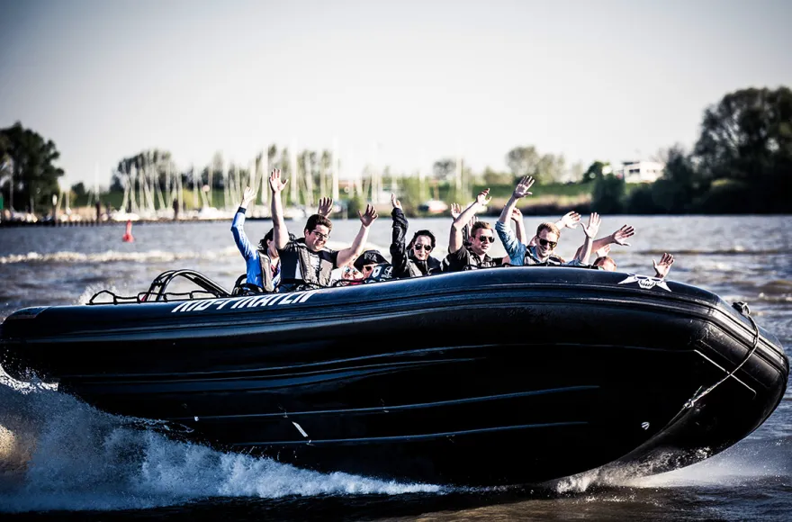 RIB Speedboat fahren in Hamburg (75 Min.)