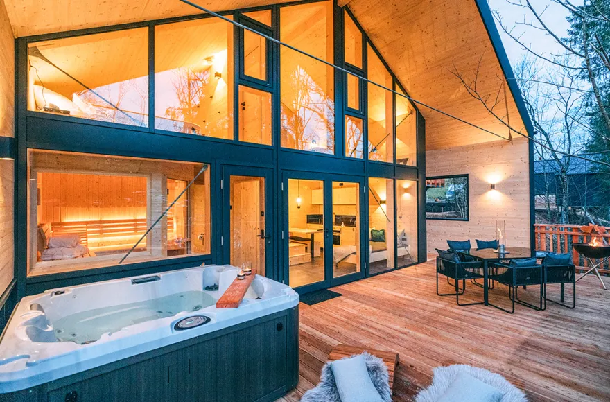 Romantikurlaub im Baumhaus Chalet für 2 (1 Nacht)