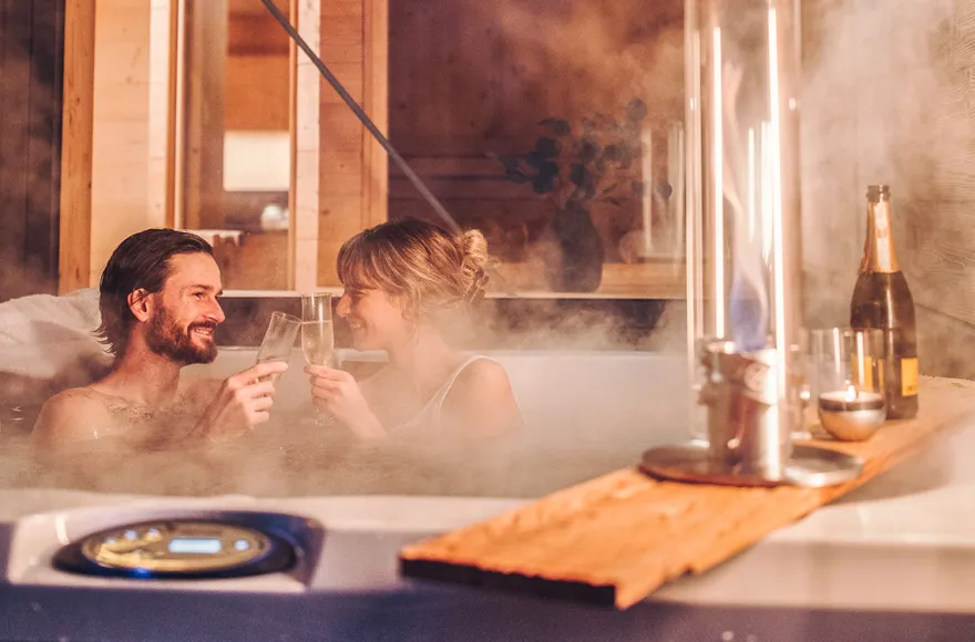 Romantikurlaub im Baumhaus Chalet für 2 (1 Nacht)