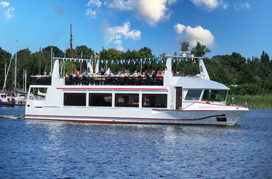 Schiffsrundfahrt Rostock (6 Std.)