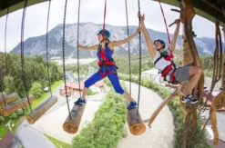 Schwebender Hochseilgarten in Tirol