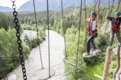 Schwebender Hochseilgarten in Tirol