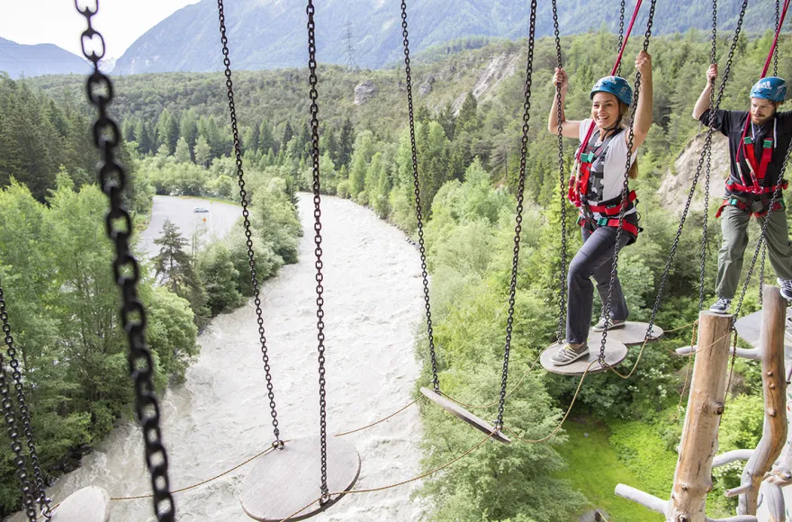 Schwebender Hochseilgarten in Tirol