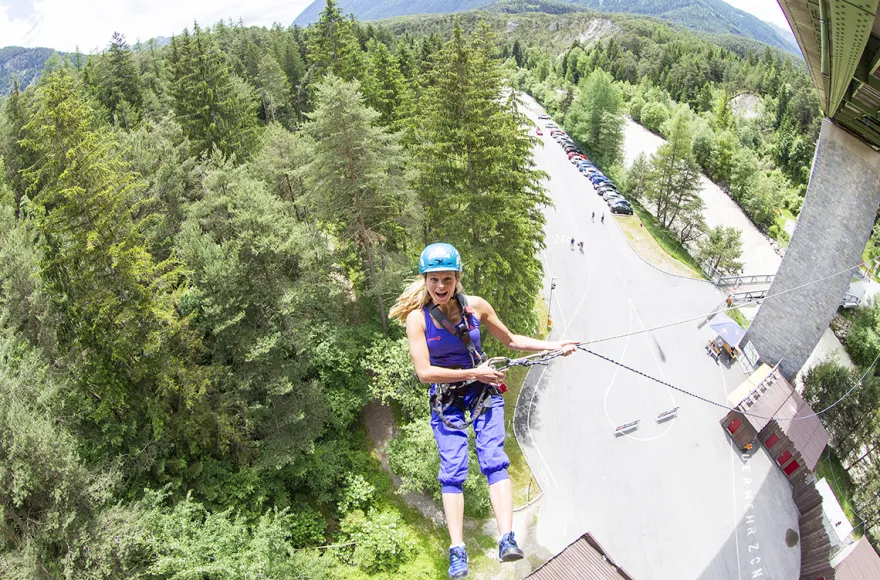 Schwebender Hochseilgarten in Tirol