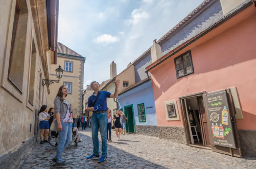 Stadtführung mit Bootsfahrt & Mittagessen in Prag