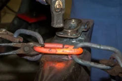Symbolische Ringe schmieden für 2
