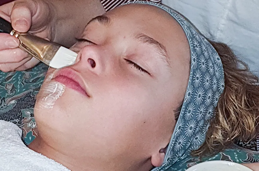Teenager Gesichtsbehandlung München