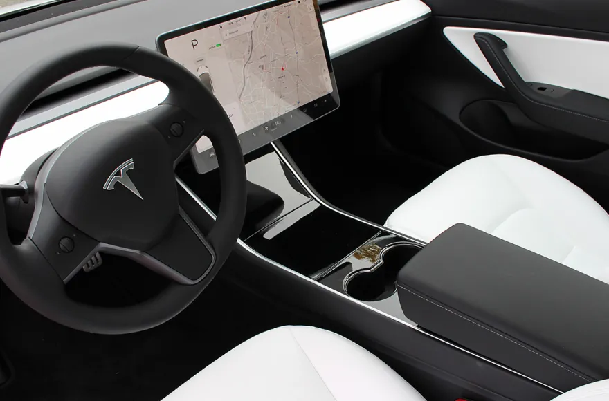 Tesla Model 3 Performance mieten Dresden (1 Tag)