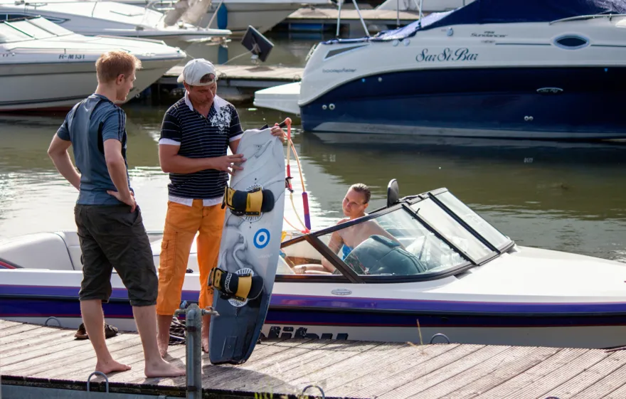 Wakeboarden am Boot Bad Abbach