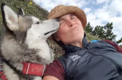 Wandern mit Huskies Füssen