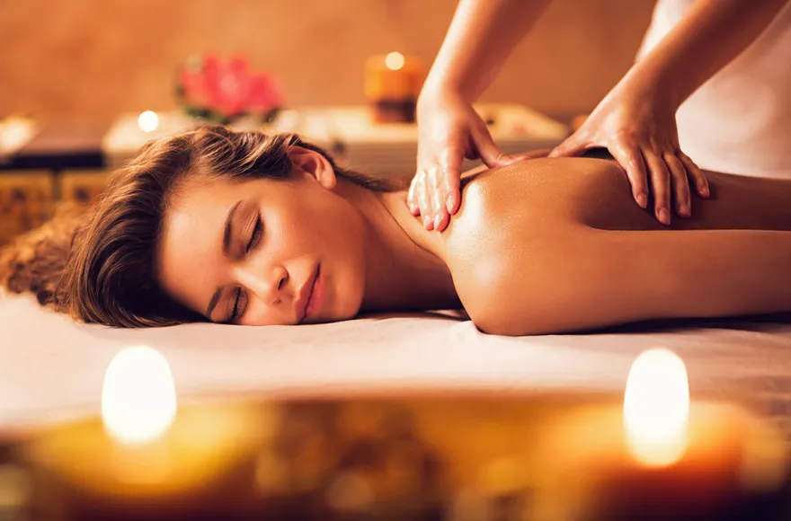 Wellness Massage mit Ganzkörperpackung